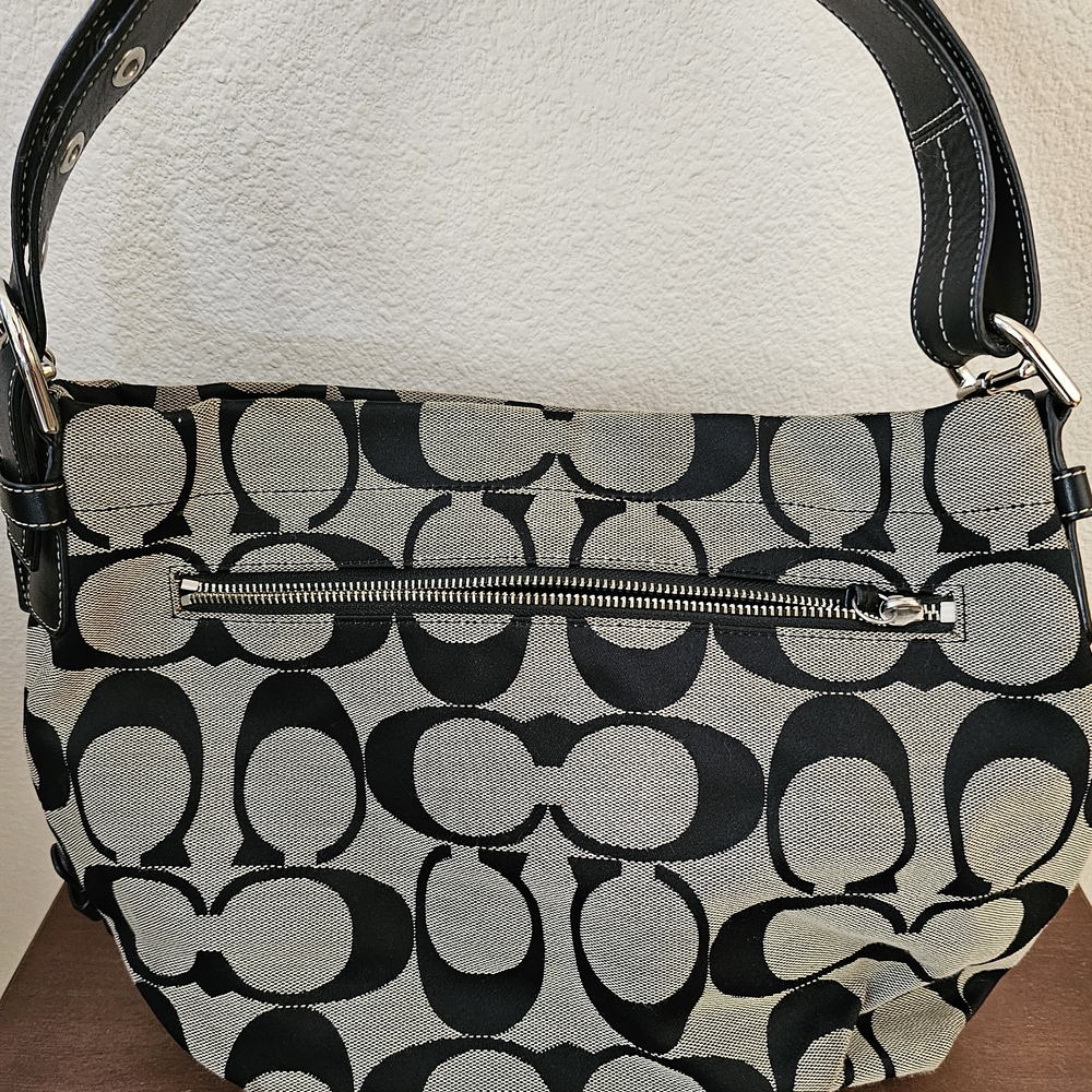 Vintage Coach Shoulder Bag. - Picture 3 of 6